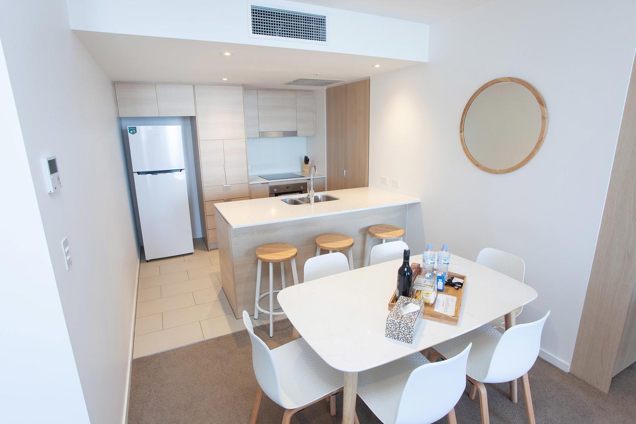 High Floor Ocean View Suites Broadbeach Gold Coast Exterior photo
