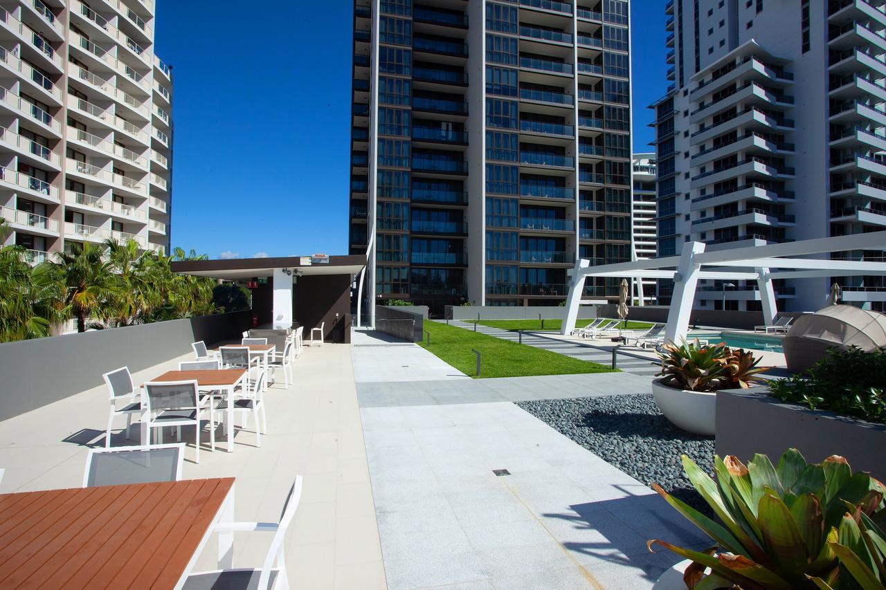 High Floor Ocean View Suites Broadbeach Gold Coast Exterior photo
