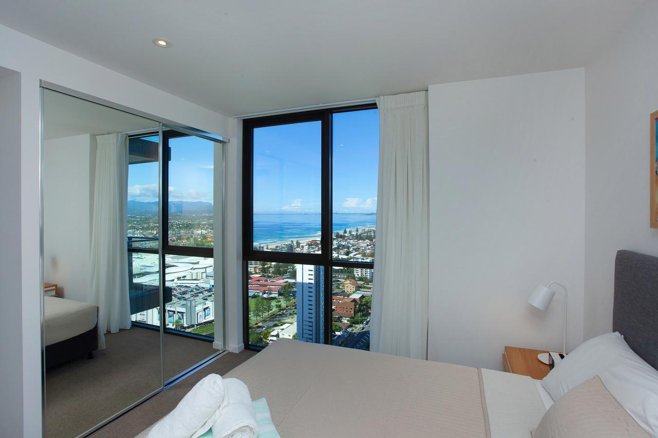 High Floor Ocean View Suites Broadbeach Gold Coast Exterior photo